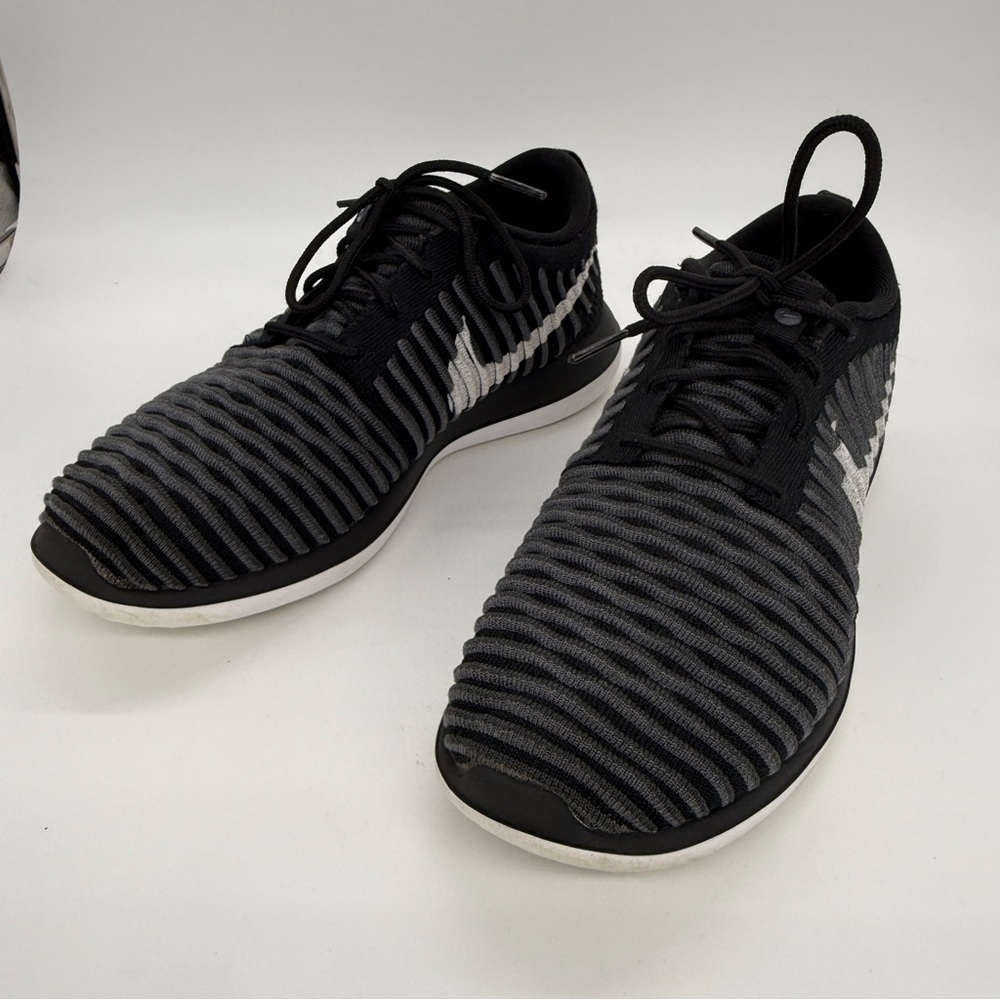 Nike Boys Roshe Two FlyKnit 844619-001 Black Running Shoes Size 5.5 Y / Womens 7